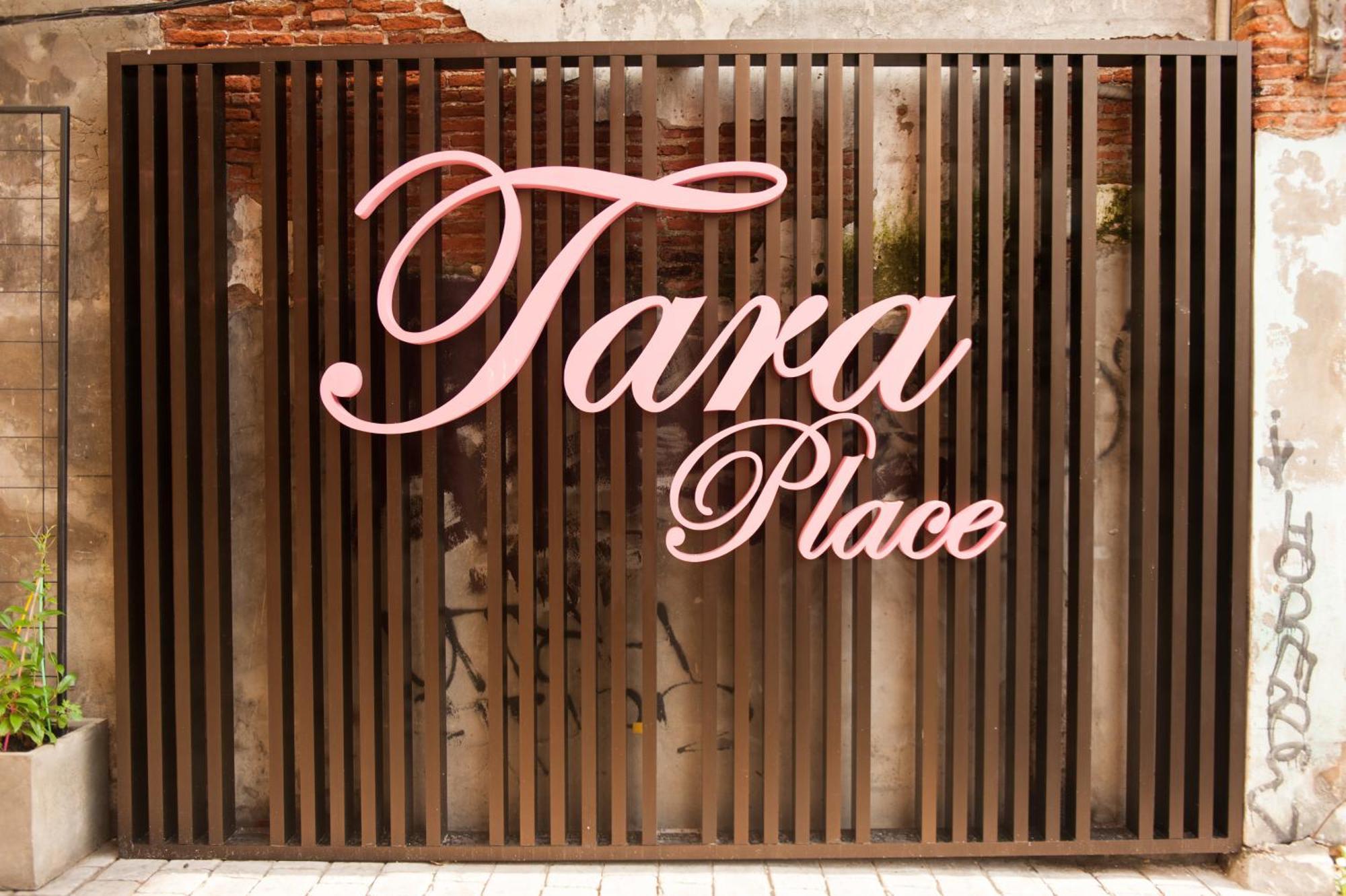 Tara Place Hotel Банкок Екстериор снимка
